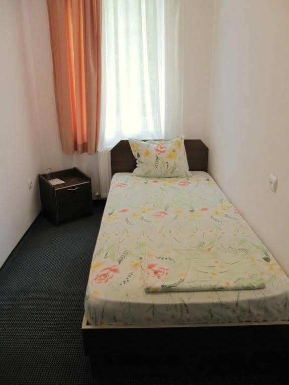 Family Hotel Lipite Tipchenitsa Exterior photo